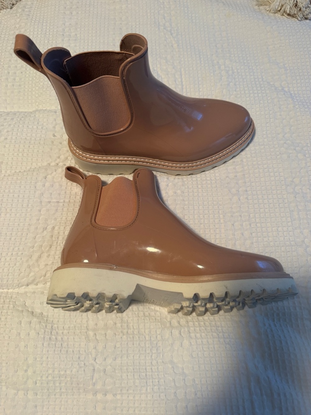 Dolce Vita Glossy Mauve Chelsea Rain Booties